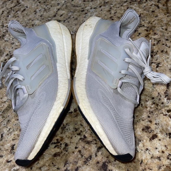 Adidas UltraBoost 22 - Picture 4 of 9